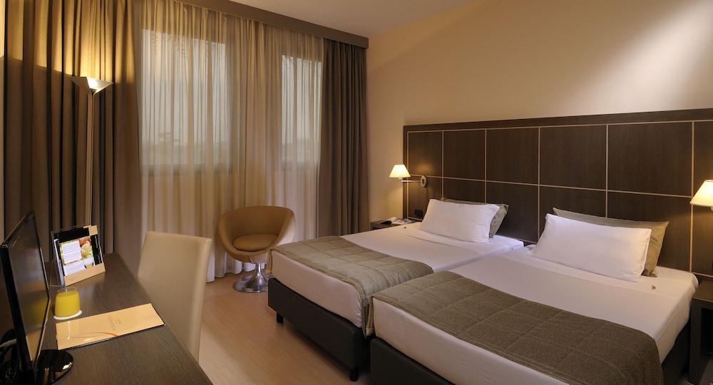 Aemilia Hotel Bologna Esterno foto