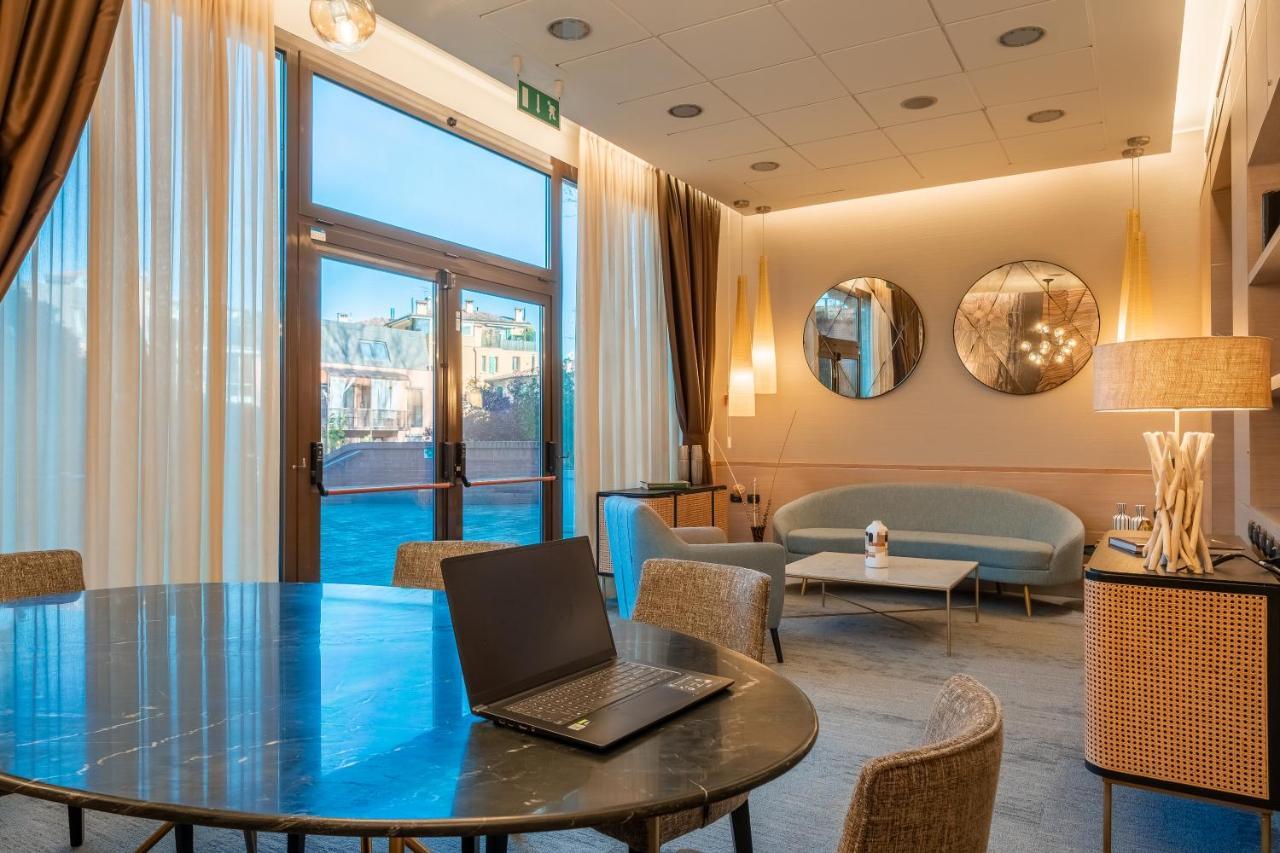 Aemilia Hotel Bologna Esterno foto