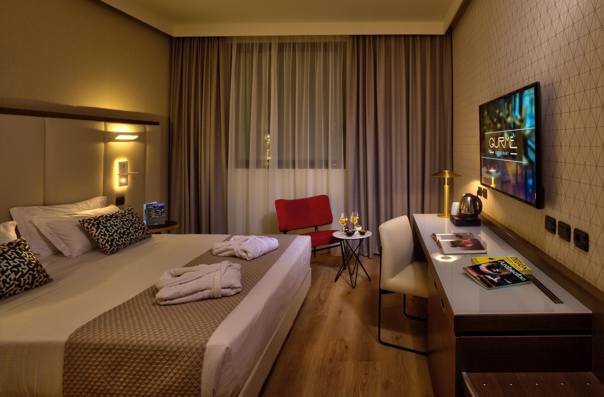 Aemilia Hotel Bologna Esterno foto