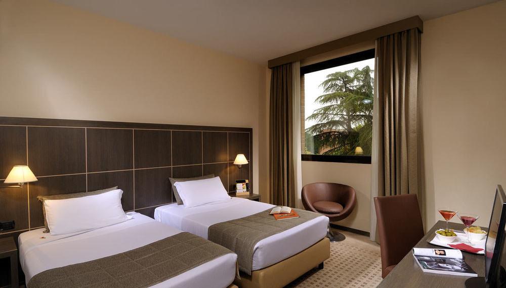 Aemilia Hotel Bologna Esterno foto